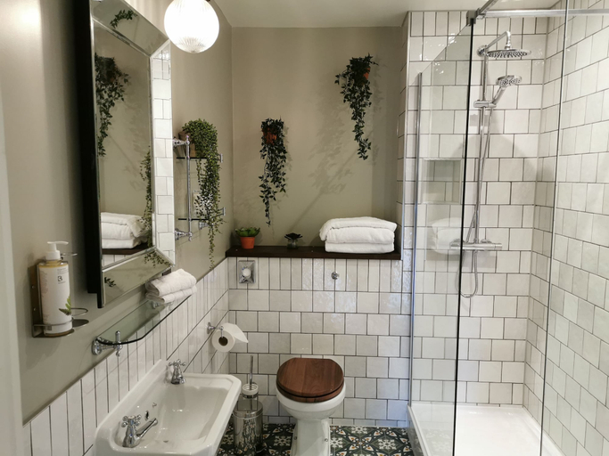 Bathroom 4, The Swan Inn, Somerset