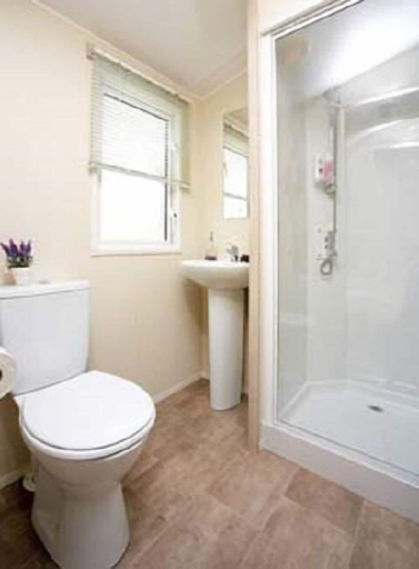 Bathroom 3, Calloose Holiday Park, Cornwall