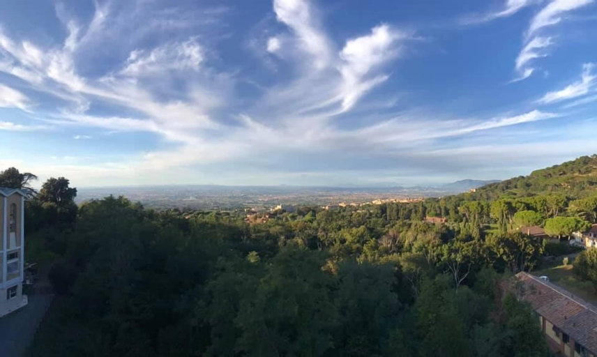 Exterior & Views 28