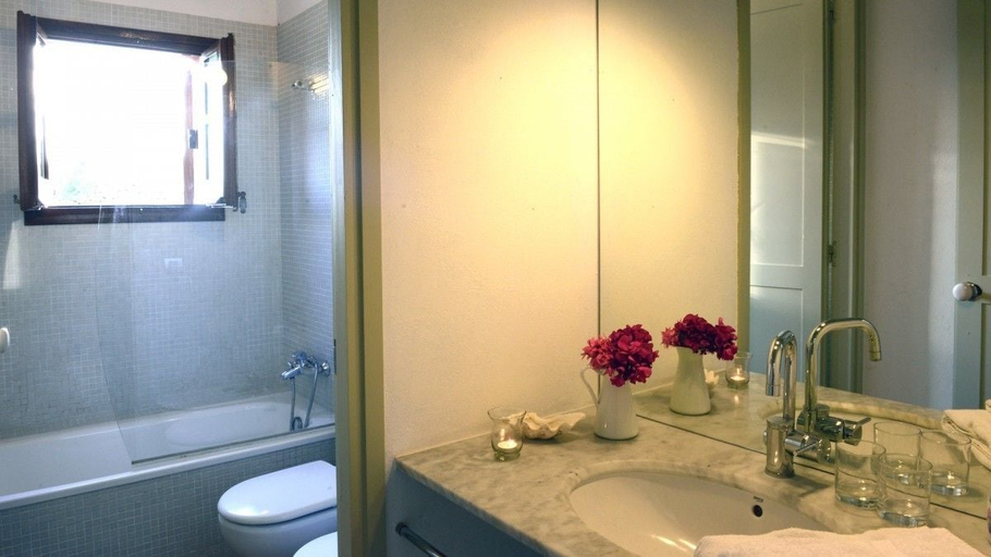 Bathroom 4, Mas del Mar, Girona
