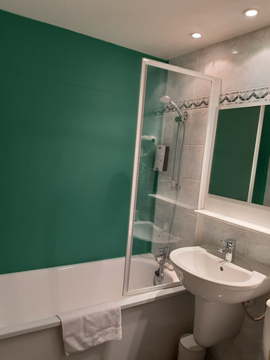 Bathroom 4, Brit Hotel Nîmes Ouest, Gard