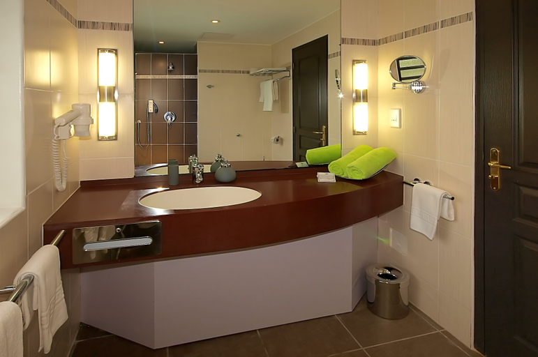Bathroom 5, Mantis Soanambo Hotel and Spa, Analanjirofo