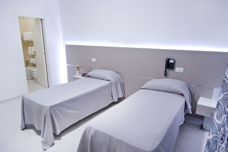 Bedroom 2, Hotel Regina, Caserta