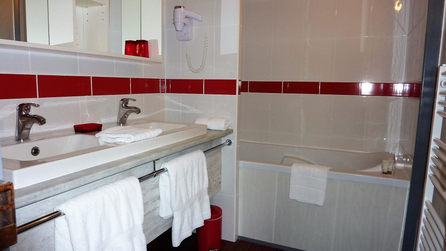 Bathroom 5, Auberge de l'Abbaye, Eure
