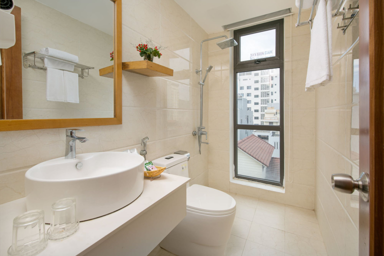 Bathroom 4, La Beach Hotel, Da Nang