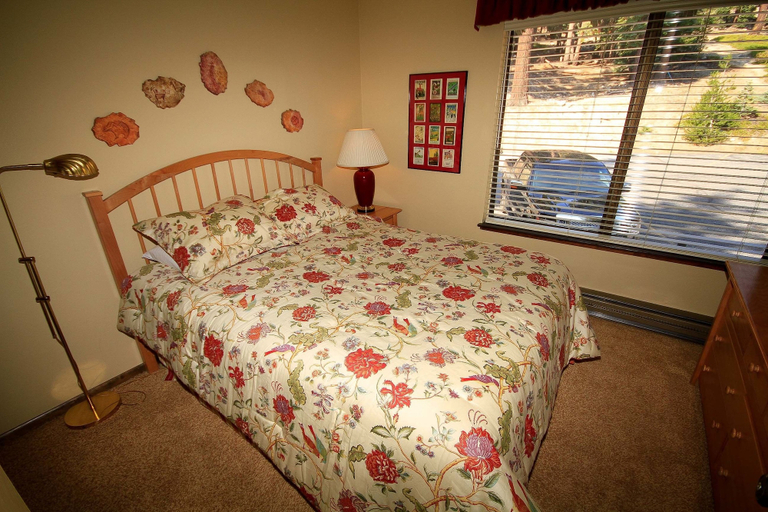 Bedroom 4, Discovery 4, Mono