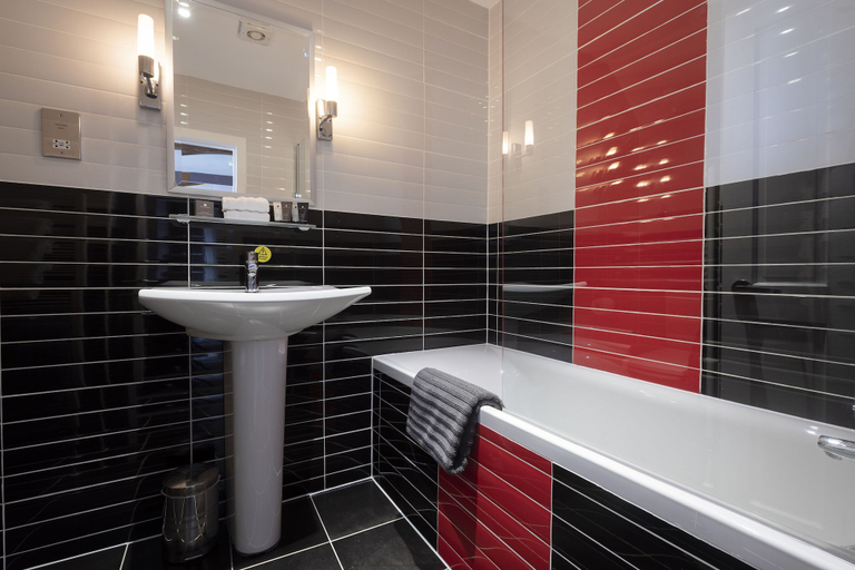 Bathroom 5, Duisdale House Hotel, Highland