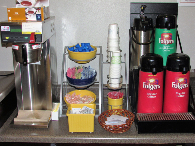 Food & Drinks, Days Inn & Suites by Wyndham Fort Valley, Peach