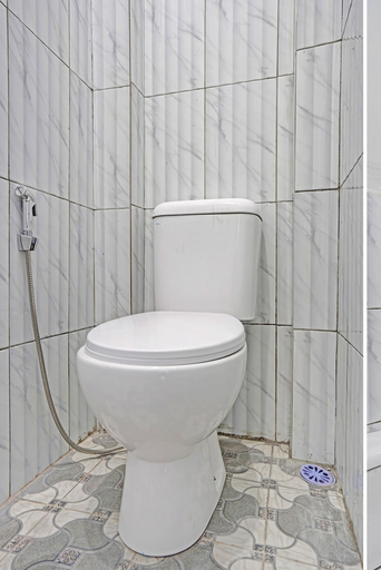 Bathroom 4, OYO LIFE 91594 Bungah Residence Syariah, Gresik