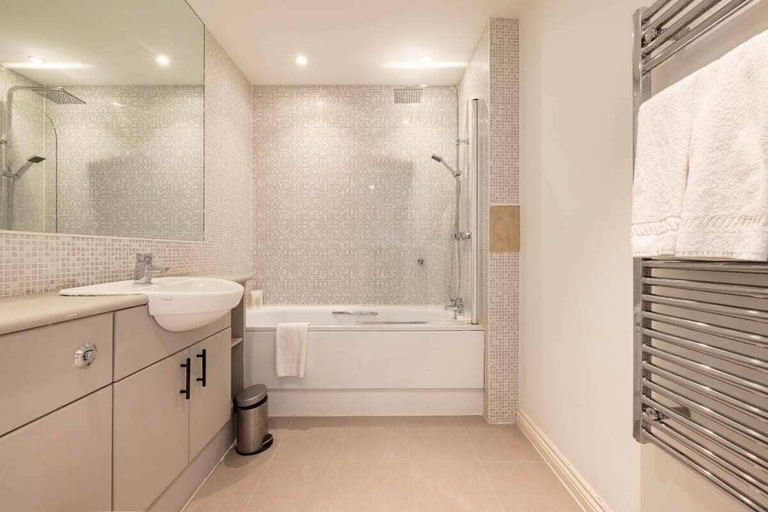 Bathroom 4, The Nine Elms Lane Arms - Stunning & Bright 2bdr Flat With Balconies, London
