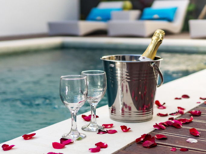 Food & Drinks, Hiburan Villas by Villa Finder, Badung