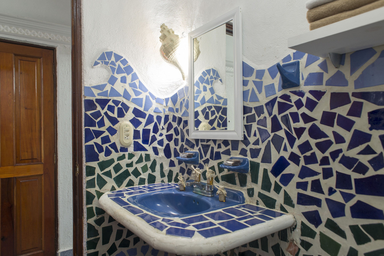 Bathroom 4, Maya del Carmen, Cozumel