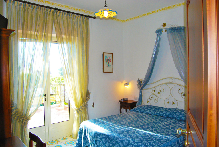 Bedroom 5, Nido degli Dei, Napoli