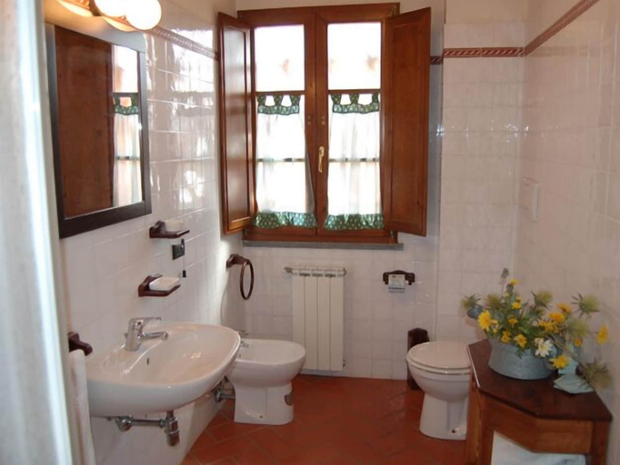 Bathroom 3, Fattoria Sant'Appiano, Florence
