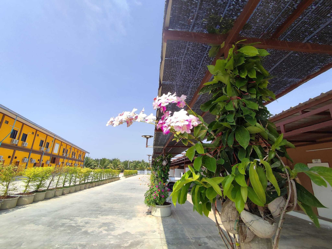 Exterior & Views 23