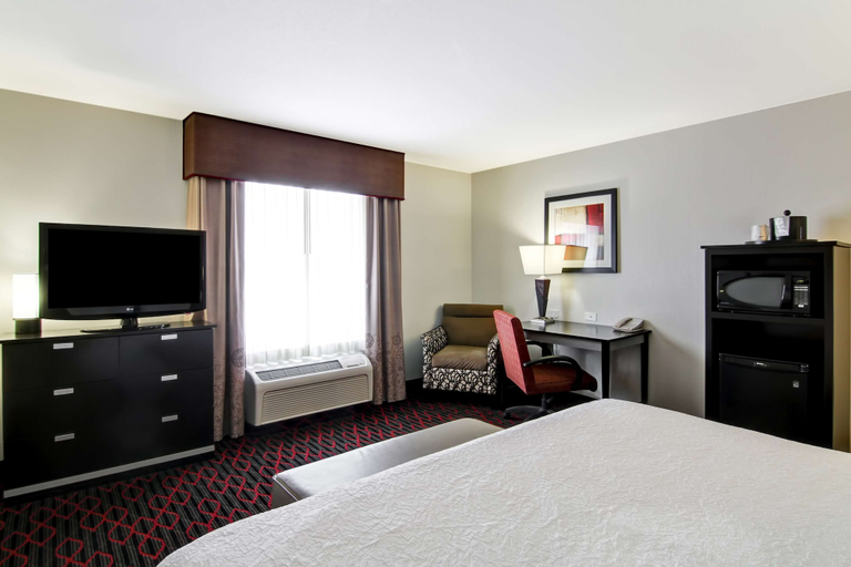 Bedroom 3, Hampton Inn & Suites by Hilton Red Deer, Division No. 8