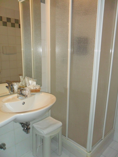 Bedroom 4, Hotel Riviera, Milano