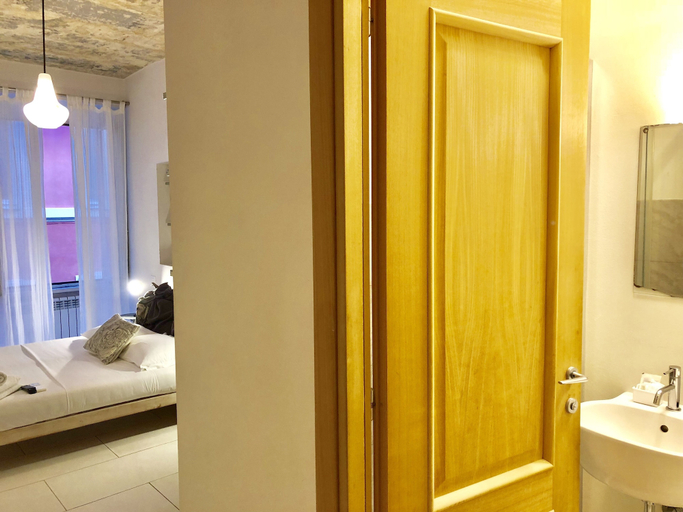 Bathroom 4, I Dormienti, Rome