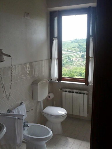 Bathroom, Bricco San Giovanni, Asti