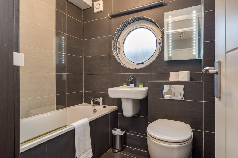 Bathroom 3, Central Belfast Apartments: Salisbury, Belfast