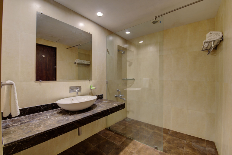 Bathroom 5, Khanvel Resort, Dadra and Nagar Haveli