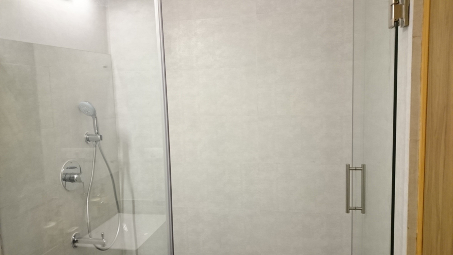 Bathroom 3, Mango Hotels Naveen, Davanagere