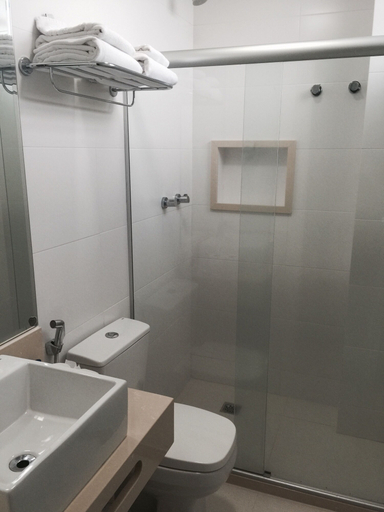 Bathroom 5, Laguna Plaza Hotel, Brasília
