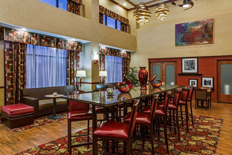 Hampton Inn & Suites Toledo-Perrysburg, Wood