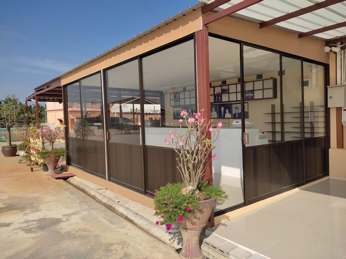Exterior & Views 20