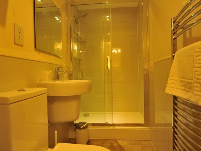 Bathroom 4, Gails Guest House, Vale of Glamorgan