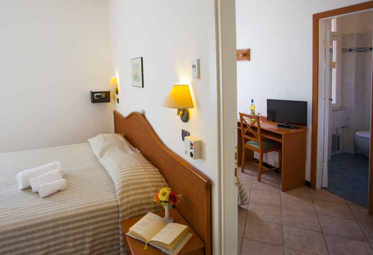 Bedroom 4, Hotel delle Rose, La Spezia