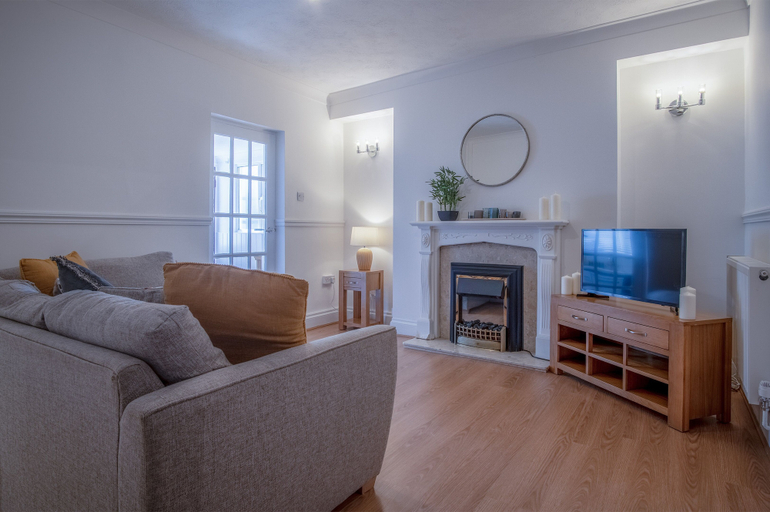 Others 5, Ivy Cellar - 1 Bedroom Apartment - Tenby, Pembrokeshire