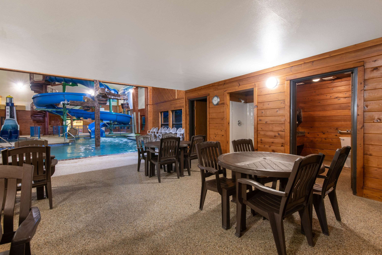 Food & Drinks 5, Days Inn by Wyndham Mitchell SD, Davison
