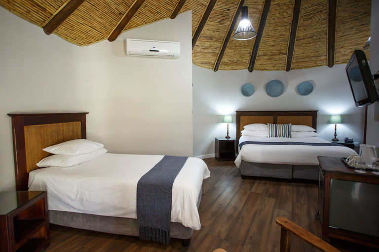 Bedroom 3, Protea Hotel by Marriott Oudtshoorn Riempie Estate, Eden