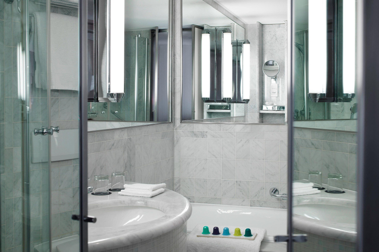 Bathroom 4, Sheraton Paris Charles de Gaulle Airport Hotel, Seine-Saint-Denis