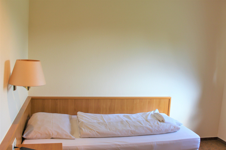 Bedroom 3, Hotel Alsterquelle, Segeberg
