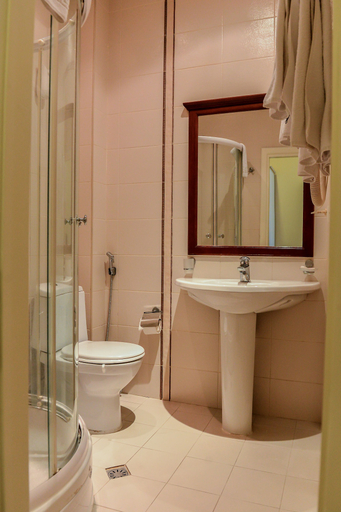 Bathroom 4, East Legend, Baku