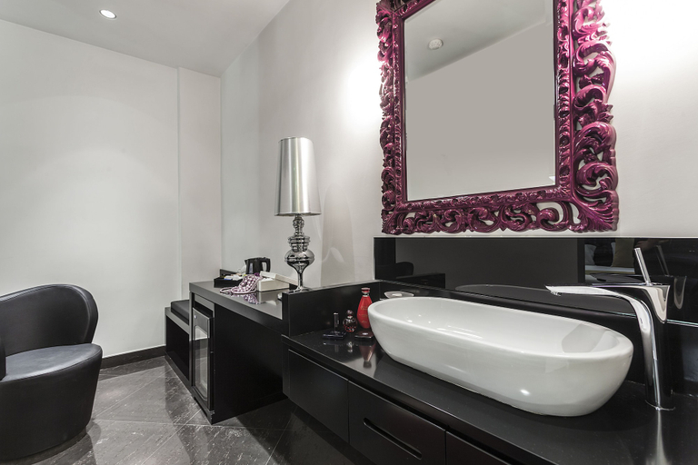 Bathroom 5, JC Hotel, Rome