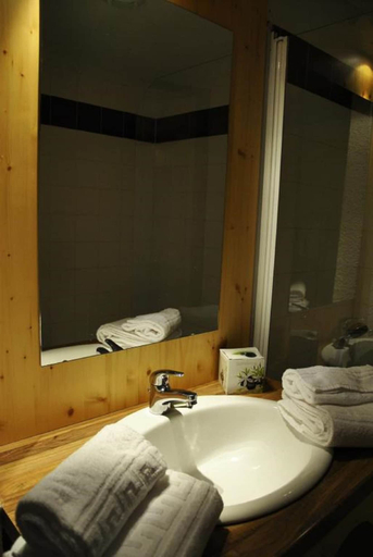 Bathroom 4, La Bérangère, Isère
