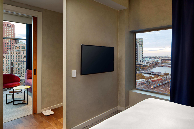 Bedroom 2, DoubleTree by Hilton Hotel Melbourne - Flinders Street, Melbourne