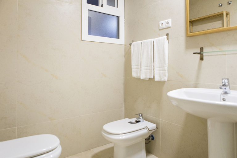 Bathroom 5, Málaga Hotel Eliseos, Málaga
