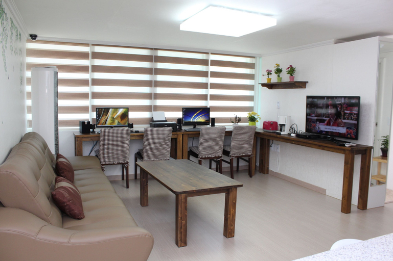 Wow Hills Guest House, Mapo
