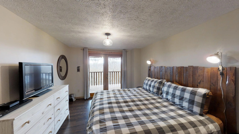 Bedroom 4, A Bear's Eye View, Sevier