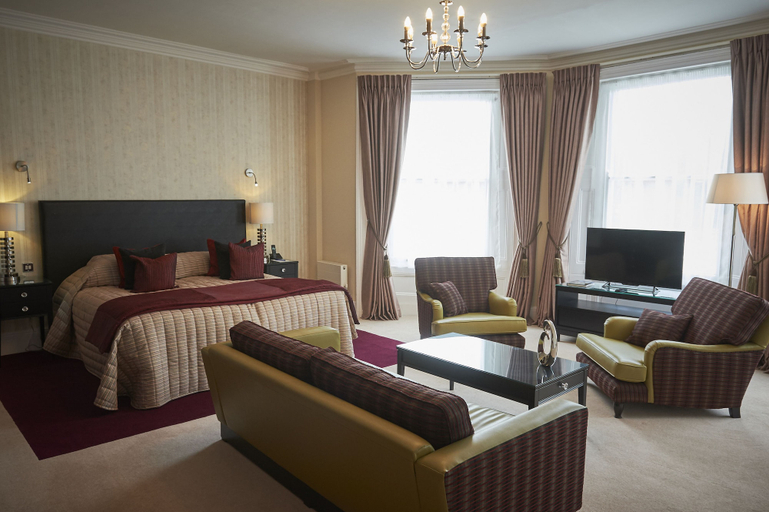 Bedroom 3, Phyllis Court Members Club, Oxfordshire
