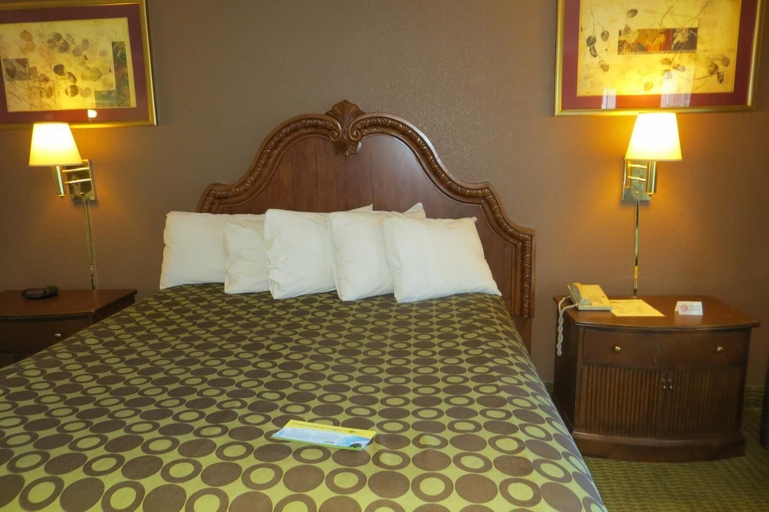Bedroom 3, American Inn, San Joaquin