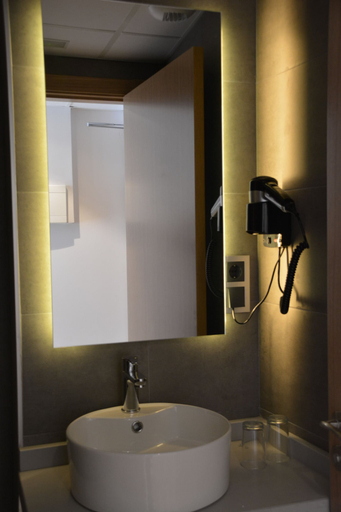Bathroom 4, Hotel Bilbao Plaza, Vizcaya