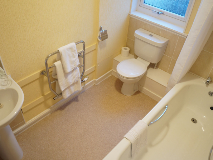 Bathroom 4, Corner House Hotel, Dumfries and Galloway