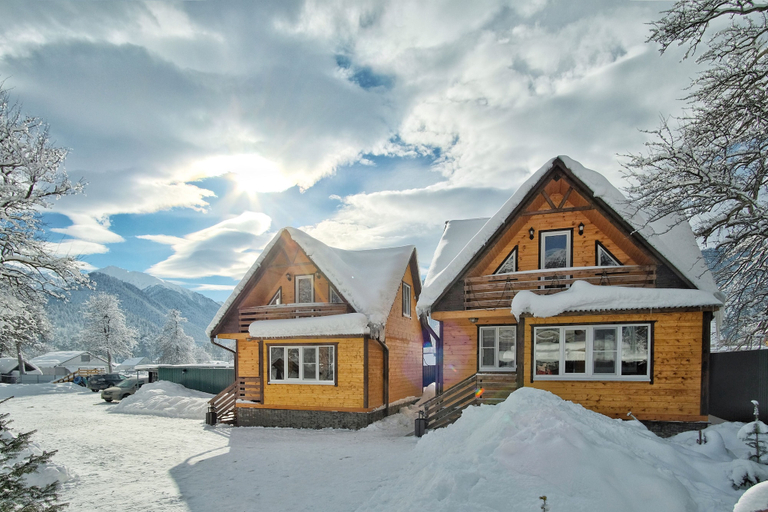 Exterior & Views