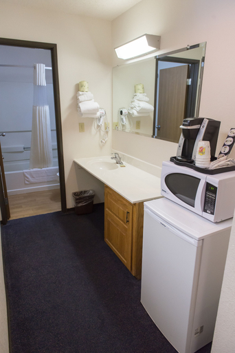 Bathroom 4, Super 8 by Wyndham Williams Lake, Cariboo
