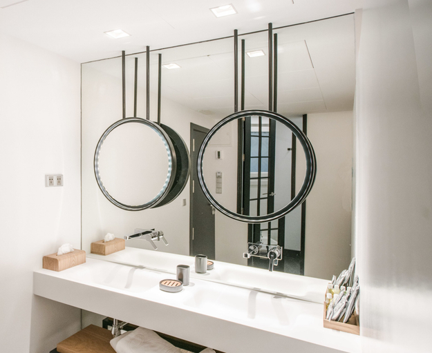 Bathroom 4, Hotel Regina, Madrid